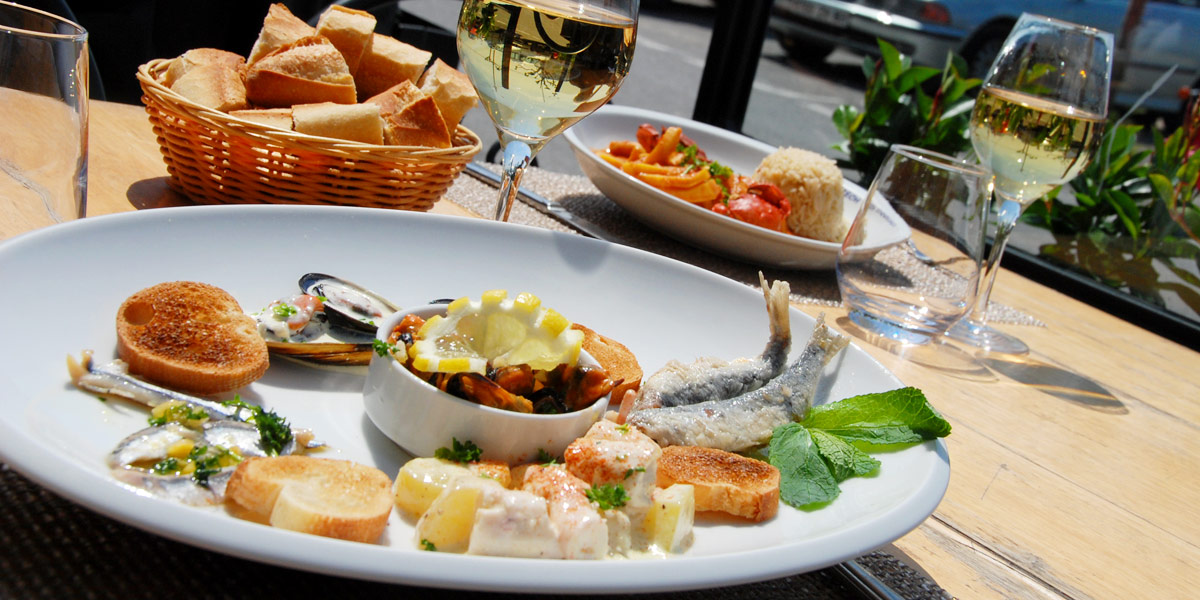 Assiette de ma mern sardines, moules, poulpe